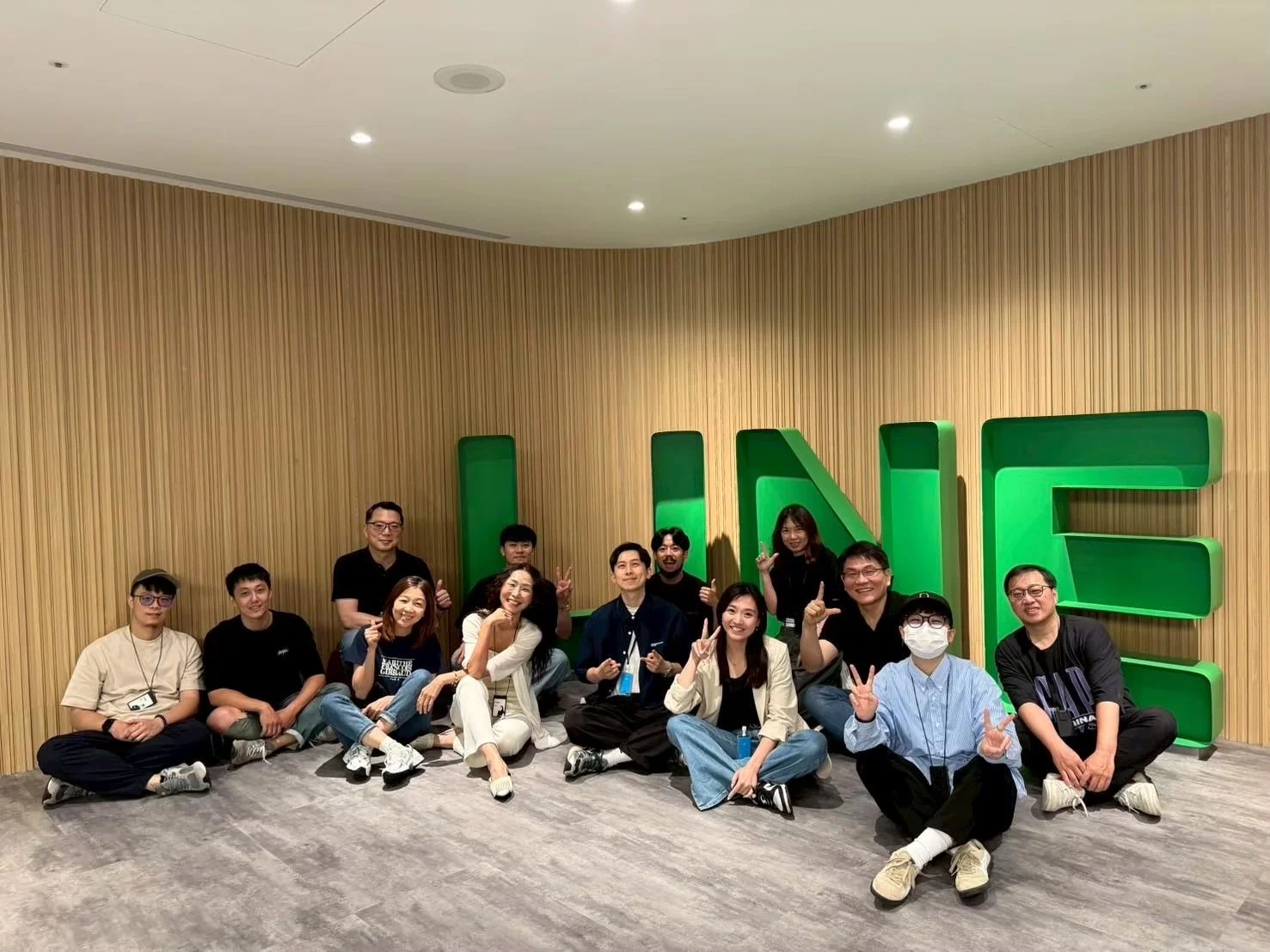 Nelsen Chen 與 LINE Taiwan 主管課學員合照